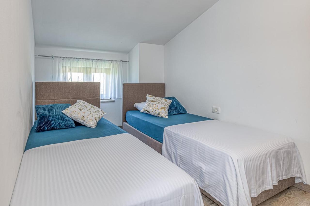 Holiday House Lidia I Rina Pićan Extérieur photo